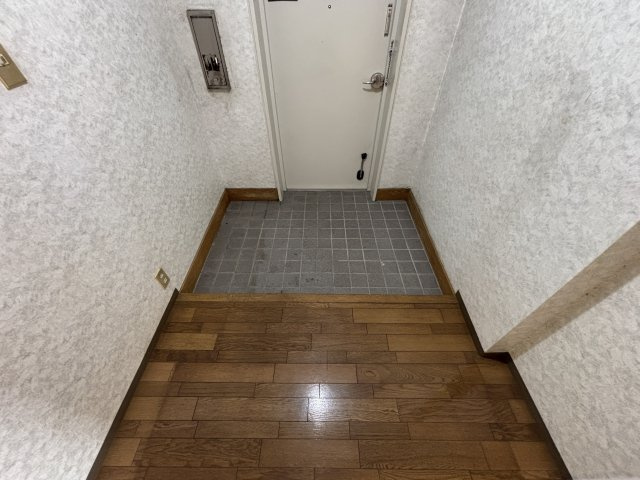 多摩市鶴牧４丁目の中古マンションの玄関