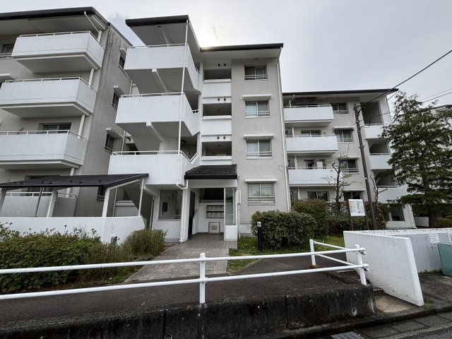 多摩市鶴牧４丁目の中古マンションの外観