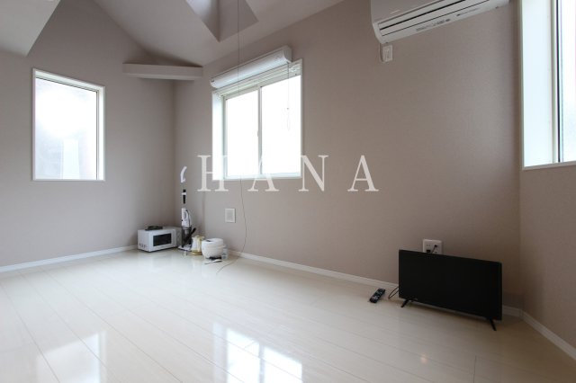 ユナイト子安台ラウンドハウスの居間・リビング