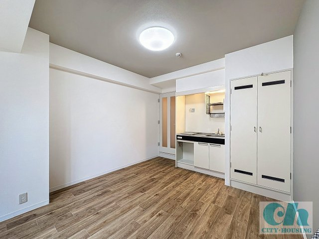 ストーク・ストラーダ雪ヶ谷 203号室の居間・リビング