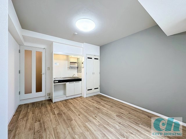 ストーク・ストラーダ雪ヶ谷 203号室の居間・リビング