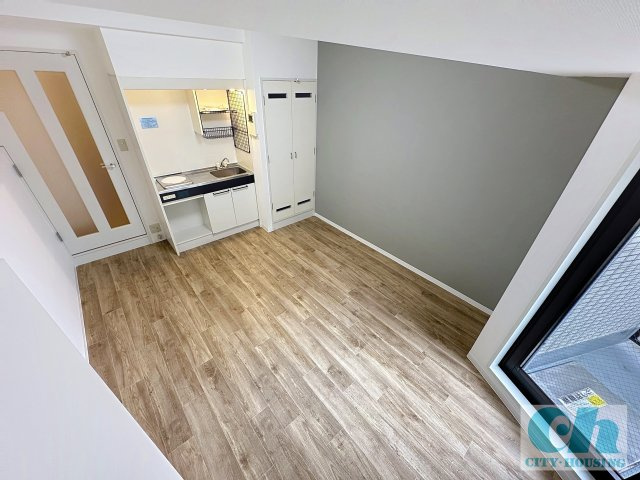 ストーク・ストラーダ雪ヶ谷 203号室の居間・リビング