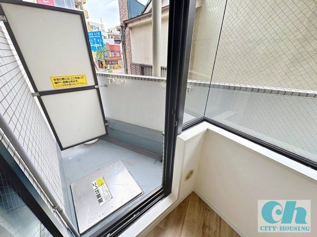 ストーク・ストラーダ雪ヶ谷 203号室のバルコニー