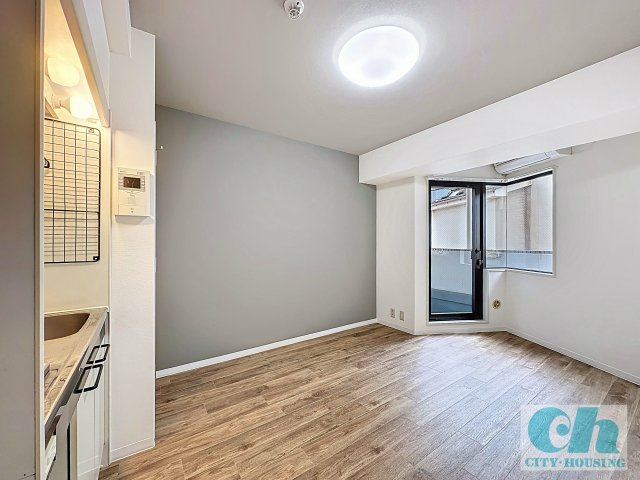 ストーク・ストラーダ雪ヶ谷 203号室の居間・リビング