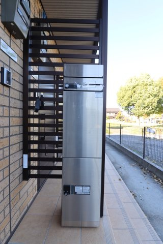 コモンシティハイツJのエントランス|宅配ボックスがあると、自分の時間を有効活用できますね！