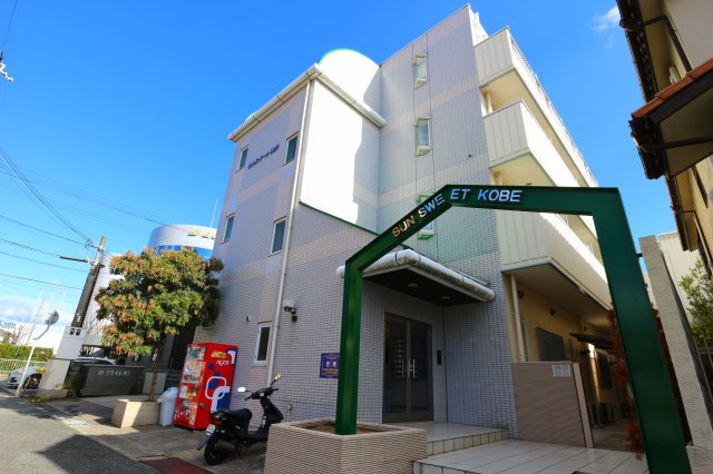 サンスイート神戸の外観