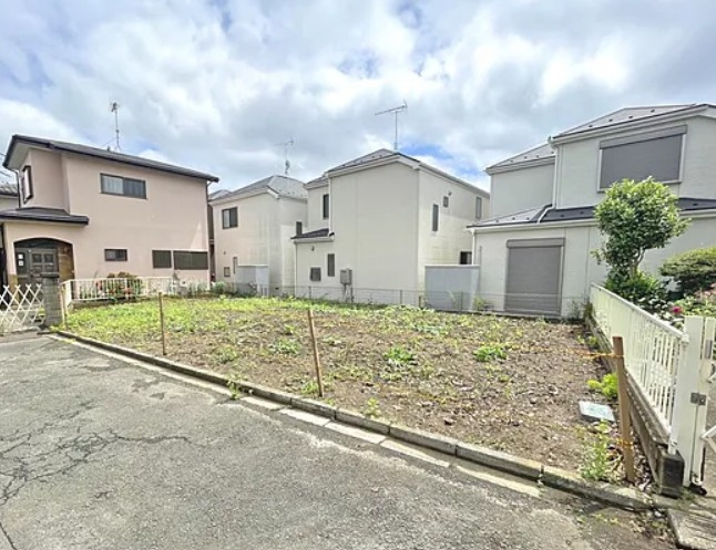 【土地】鶴ヶ島市下新田建築条件無し売地の外観|一本松駅徒歩7分☆
お買い物にも便利な立地です！