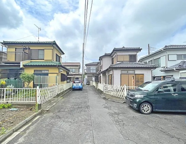 【土地】鶴ヶ島市下新田建築条件無し売地の前面道路含む現地写真|前面道路含む現地写真です