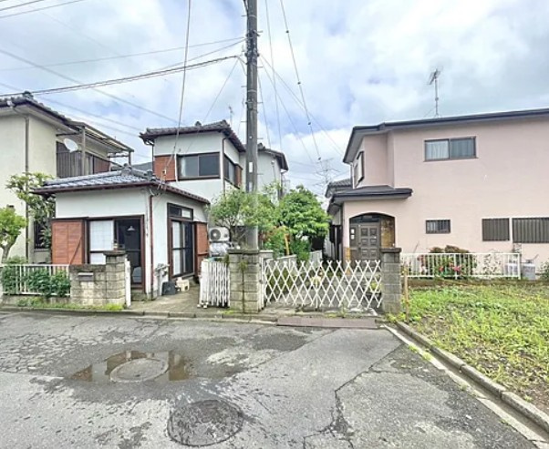 【土地】鶴ヶ島市下新田建築条件無し売地の前面道路含む現地写真|前面道路含む現地写真です