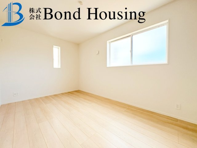 「SAFE365」「お車並列3台可」大久保町八木第3　全２棟2号棟の洋室