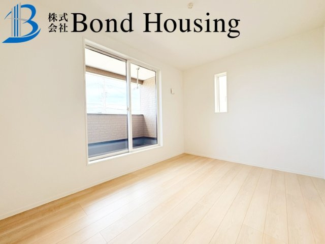 「SAFE365」「お車並列3台可」大久保町八木第3　全２棟2号棟の洋室