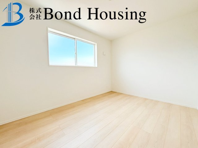 「中八木駅2分」「お車並列3台可」大久保町八木第3　全２棟1号棟の洋室