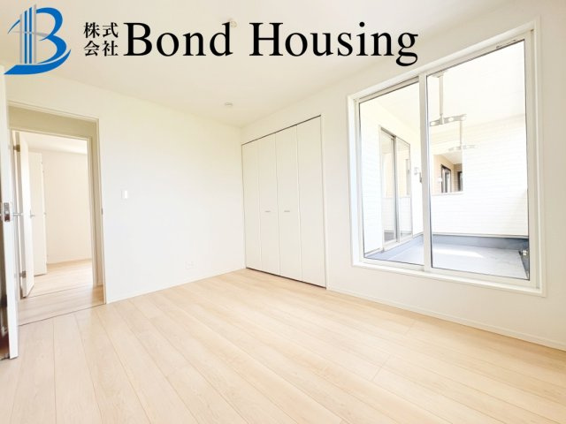 「中八木駅2分」「お車並列3台可」大久保町八木第3　全２棟1号棟の洋室