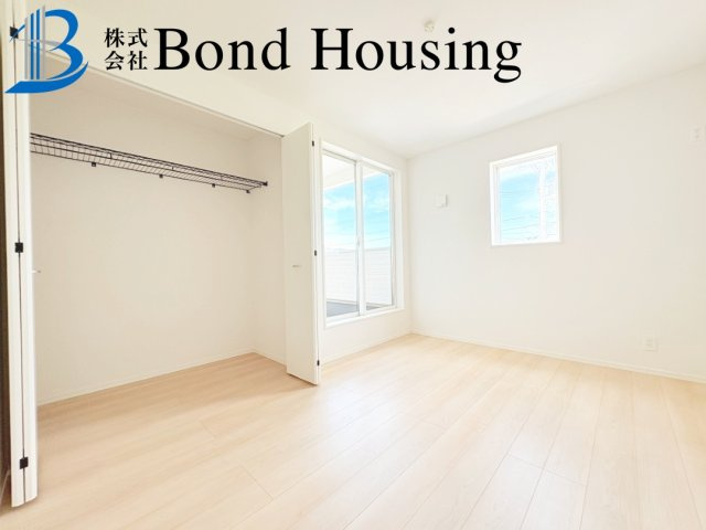 「中八木駅2分」「お車並列3台可」大久保町八木第3　全２棟1号棟の洋室