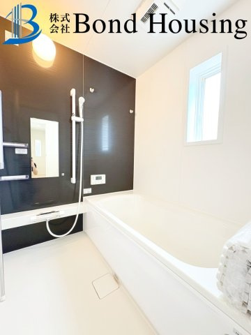 「中八木駅2分」「お車並列3台可」大久保町八木第3　全２棟1号棟の浴室