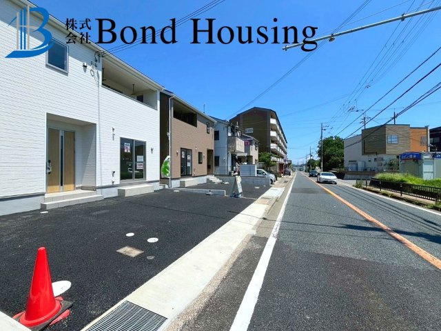 「中八木駅2分」「お車並列3台可」大久保町八木第3　全２棟1号棟の前面道路含む現地写真