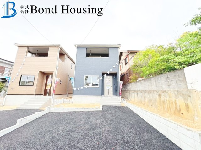 「ルーフバルコニー」「並列2台」大久保町高丘　第1　全2棟2号棟の外観