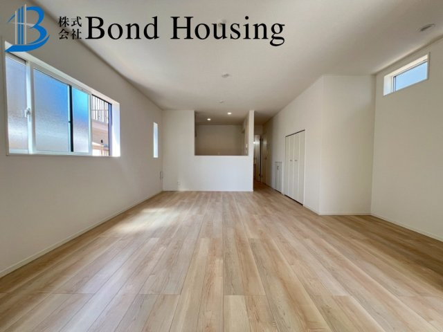 「SAFE365」「お車並列2台可」大久保町高丘　第1　全2棟1号棟の居間・リビング