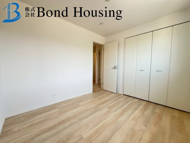 「SAFE365」「お車並列2台可」大久保町高丘　第1　全2棟1号棟の洋室