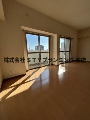 仲介手数料０円！ヴィラエーデル大須の居間・リビング