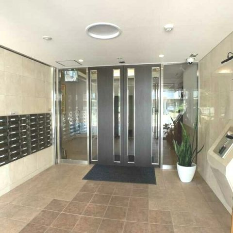 EbyU新大阪のエントランス