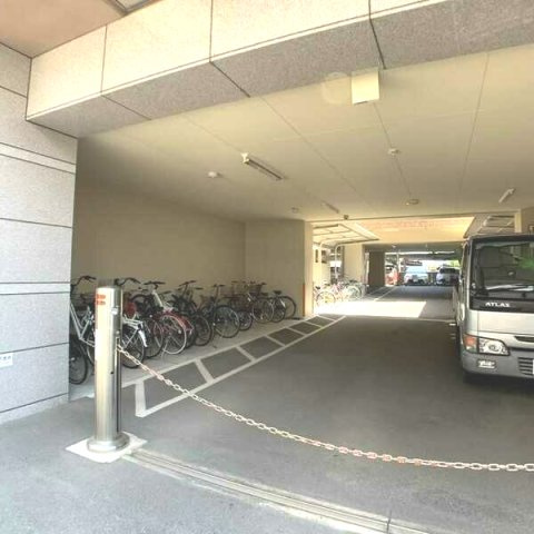 EbyU新大阪の駐車場