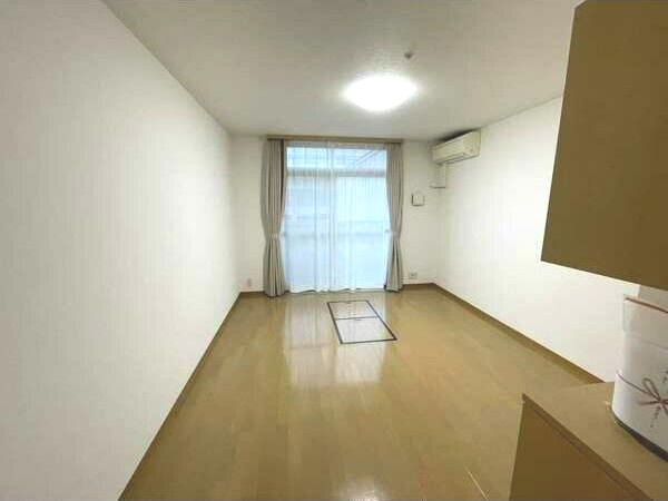 EbyU新大阪の洋室