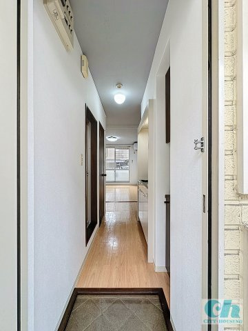 カーサOSAKABE 103号室の玄関