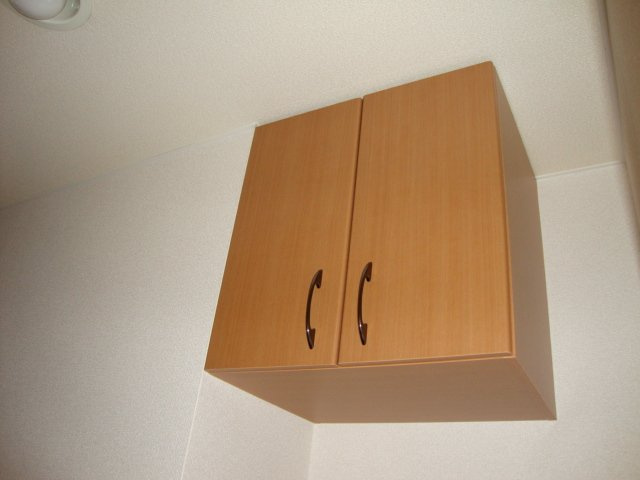 サンライフ　ハサマの収納|下駄箱上部