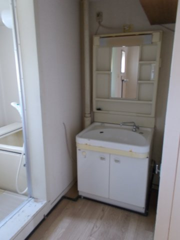 垂水高丸住宅５号棟の独立洗面台|朝の身支度には欠かせない独立洗面化粧台