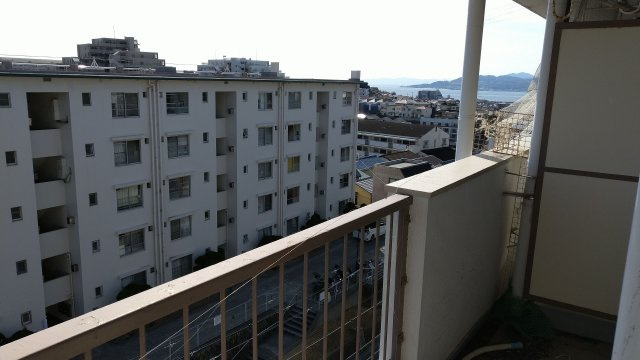 垂水上高丸住宅B棟のバルコニー|暖かな日差しのふりそそぐバルコニー