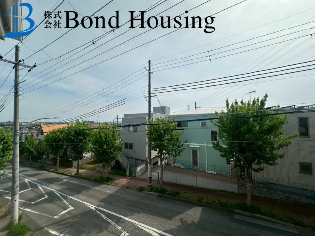 「リフォ済」「お車2台並列駐車可」天が岡　築28年の前面道路含む現地写真