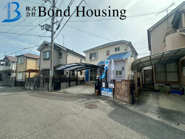 「リフォ済」「お車2台並列駐車可」天が岡　築28年の前面道路含む現地写真