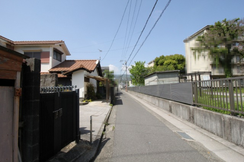 城北町　建築条件なし　売土地の前面道路含む現地写真