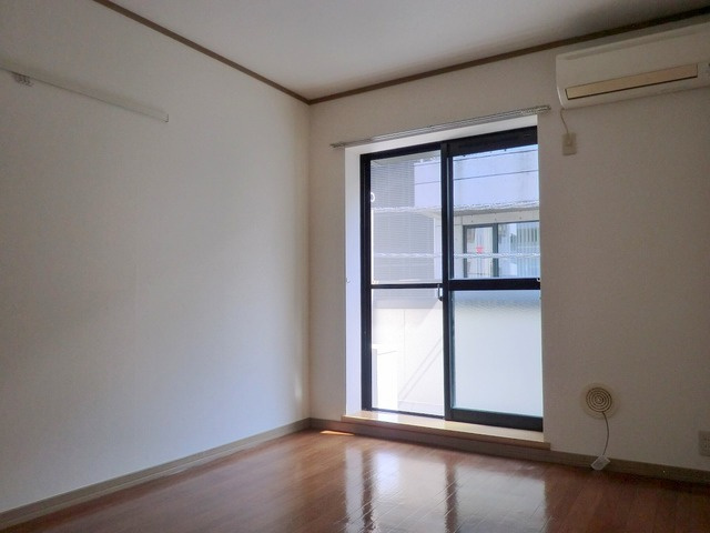 メゾン　ゆいの洋室|★明るいフローリング調のお部屋です★