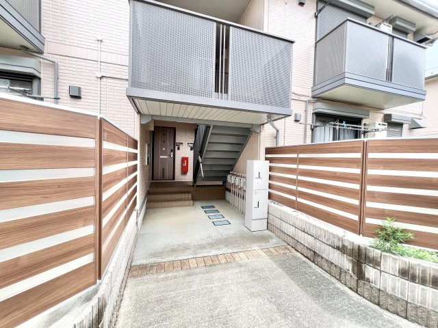 Royal Garden 400&16 のエントランス