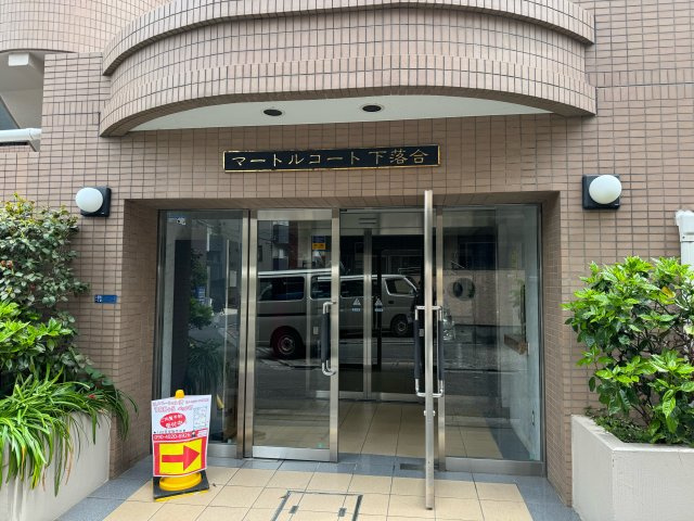 マートルコート下落合のエントランス|【エントランス】
エントランス周辺や敷地内に植栽が施されていることが多く、自然と共存したやわらかな入り口になっています。