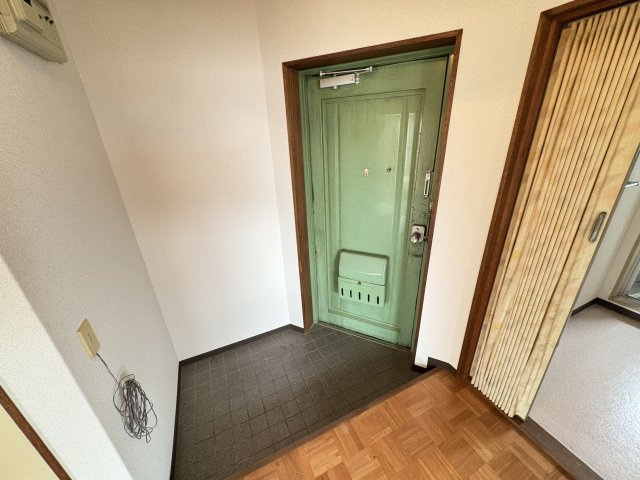 レジデンス栄Ⅱの玄関|明るい玄関です