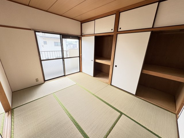 レジデンス栄Ⅱの和室|畳の上でゆっくりとくつろげる和室です