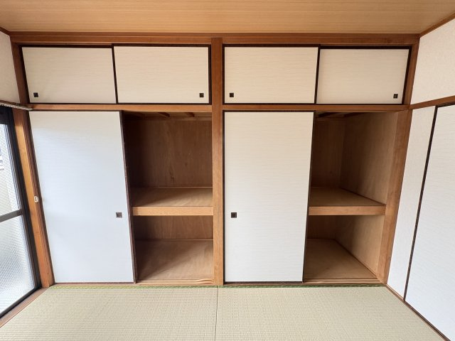 レジデンス栄Ⅱの収納|天袋付きの押入れで収納スペース豊富です