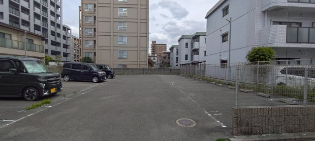高槻市南芥川町住宅の駐車場