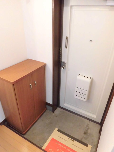 小山イレブンハイツの玄関