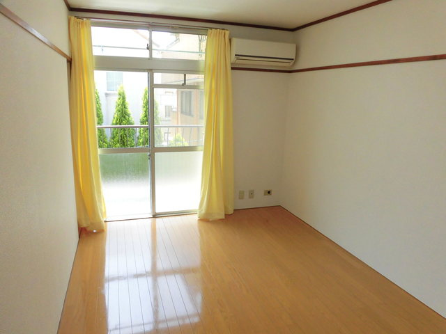 小山イレブンハイツの居間・リビング