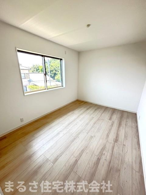 吉村町西中甲　未入居戸建の洋室