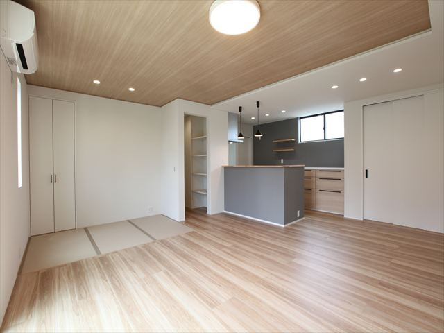 【居間・リビング】の画像