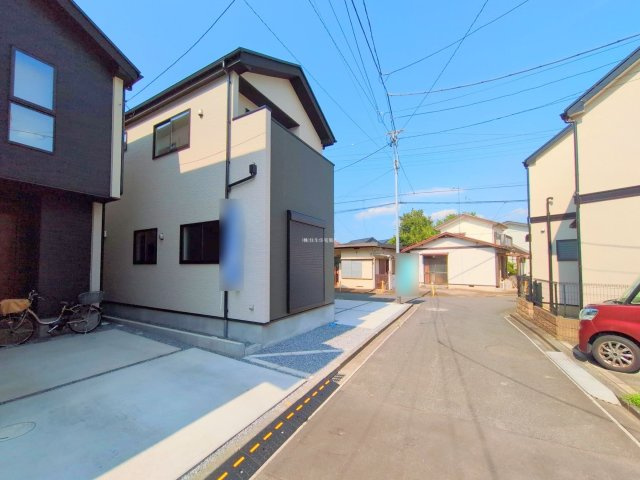 ふじみ野市新駒林４丁目の新築一戸建の前面道路含む現地写真