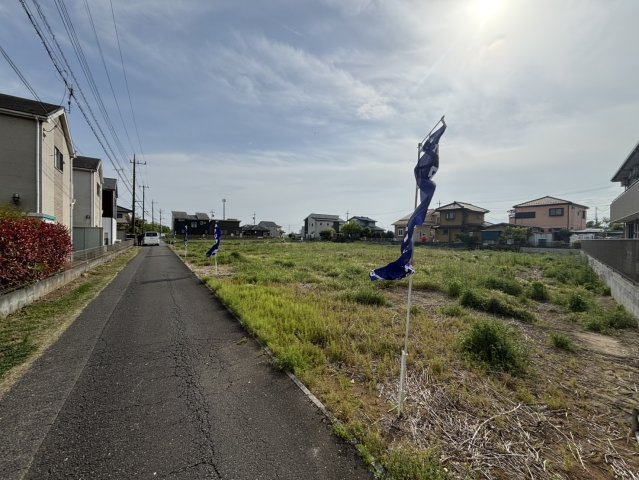 川越市萱沼　建築条件なし売地　「南古谷駅」徒歩43分　敷地150坪　【南古谷小学区】の前面道路含む現地写真
