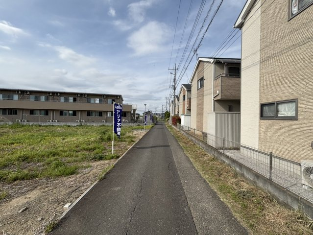 川越市萱沼　建築条件なし売地　「南古谷駅」徒歩43分　敷地150坪　【南古谷小学区】の前面道路含む現地写真