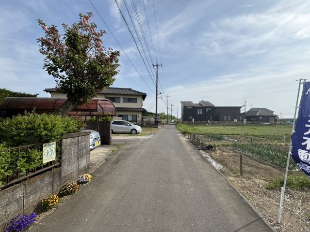 川越市萱沼　建築条件なし売地　「南古谷駅」徒歩43分　敷地150坪　【南古谷小学区】の前面道路含む現地写真
