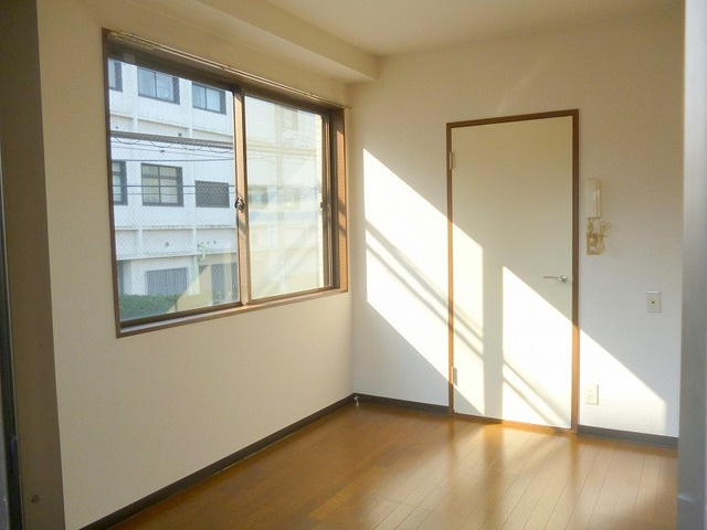 コート・オダマキの寝室